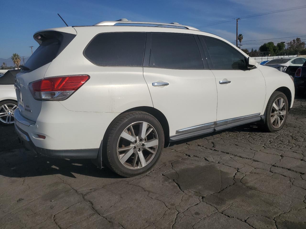 Image 3 of 2014 NISSAN PATHFINDER S 2014 with VIN 5N1AR2MM3EC631037