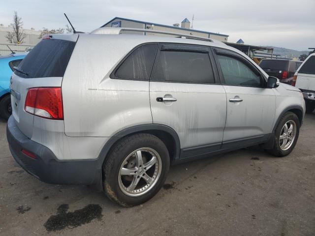 Image 3 of 2013 KIA SORENTO LX 2013 with VIN 5XYKT4A64DG414165