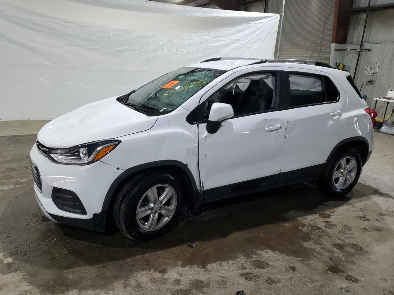 Obraz 1 z 2021 CHEVROLET TRAX 1LT 2021 z VIN KL7CJLSM2MB363919