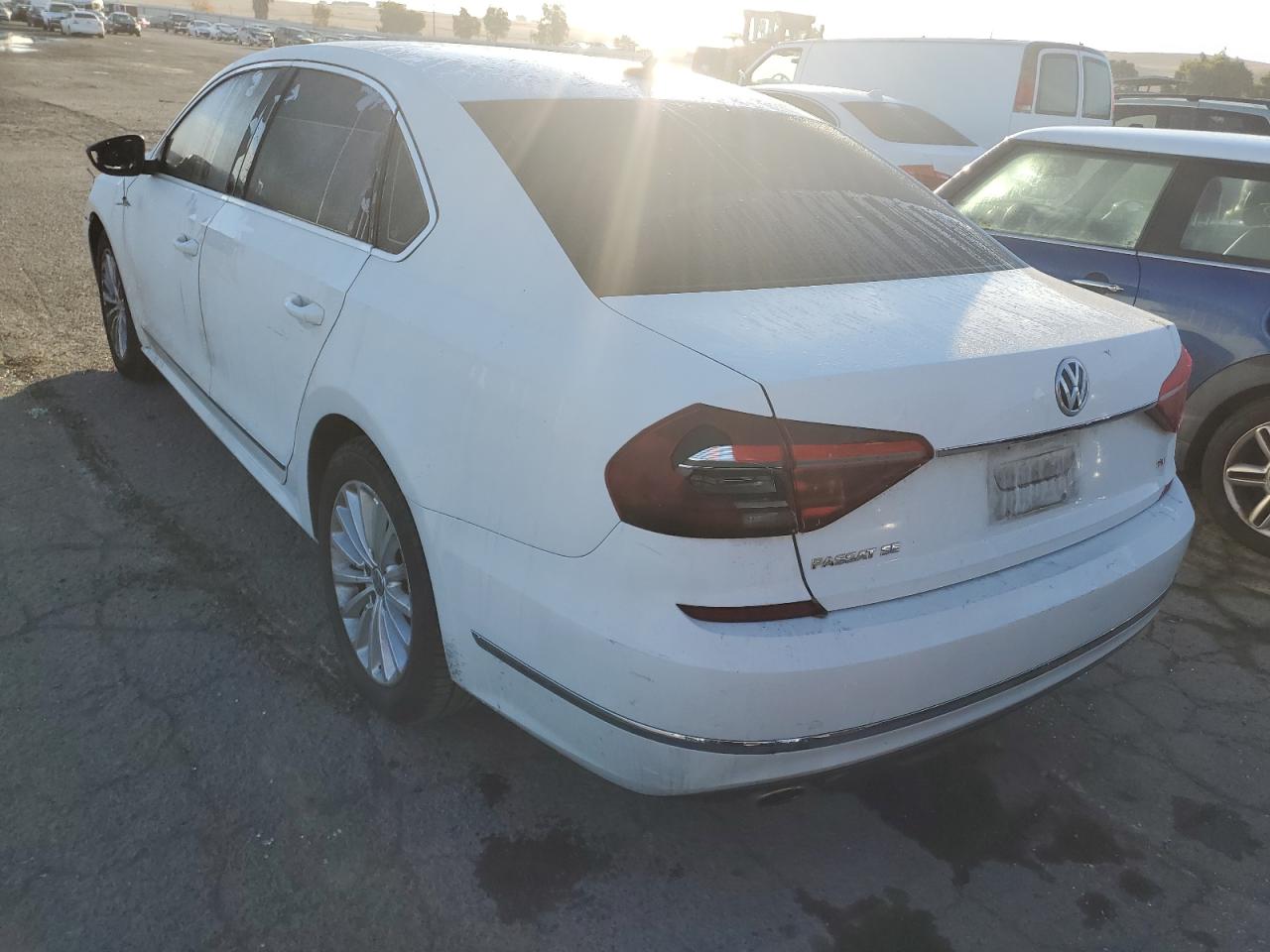 Obraz 2 z 2017 VOLKSWAGEN PASSAT SE 2017 z VIN 1VWBT7A35HC036419