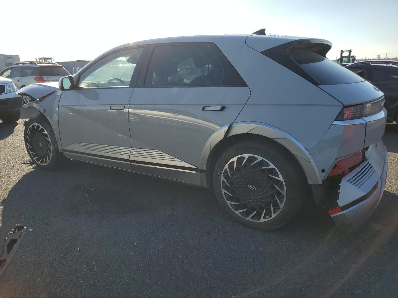 Изображение 2 2022 HYUNDAI IONIQ 5 LIMITED 2022 с VIN KM8KRDAF8NU072763