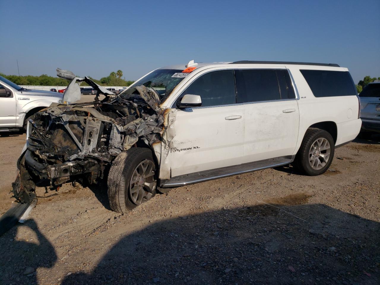 2016 GMC YUKON XL C1500 SLE 2016 image