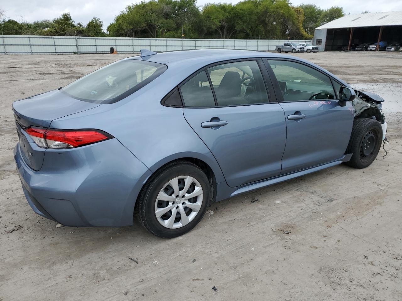 Image 3 of 2020 TOYOTA COROLLA LE 2020 with VIN JTDEPRAE9LJ064763