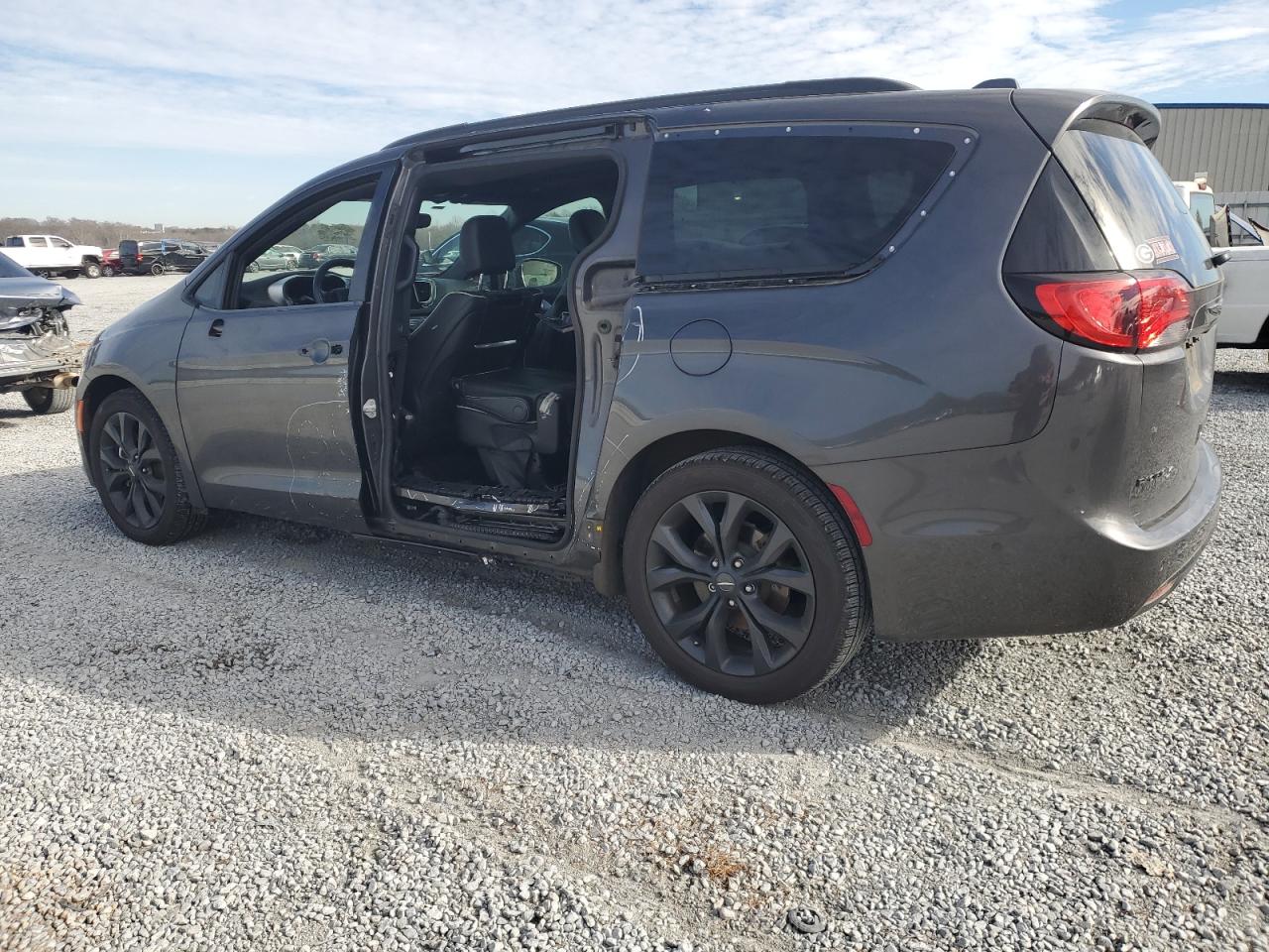 Изображение 2 2019 CHRYSLER PACIFICA LIMITED 2019 с VIN 2C4RC1GG8KR652459