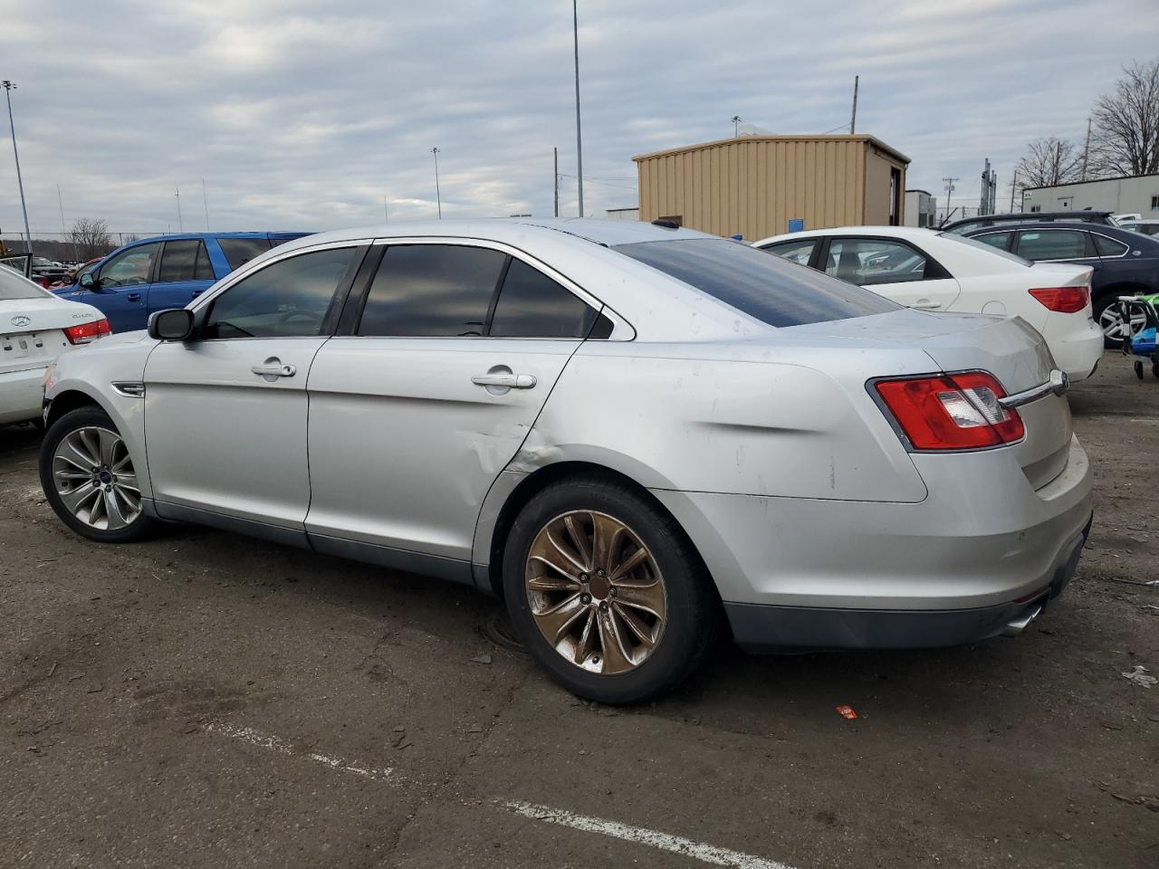 Изображение 2 2011 FORD TAURUS LIMITED 2011 с VIN 1FAHP2FW2BG111445
