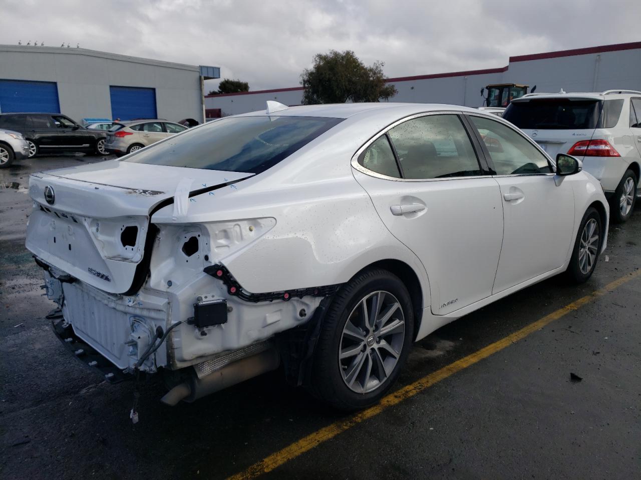 Image 3 of 2016 LEXUS ES 300H 2016 with VIN JTHBW1GG2G2105524