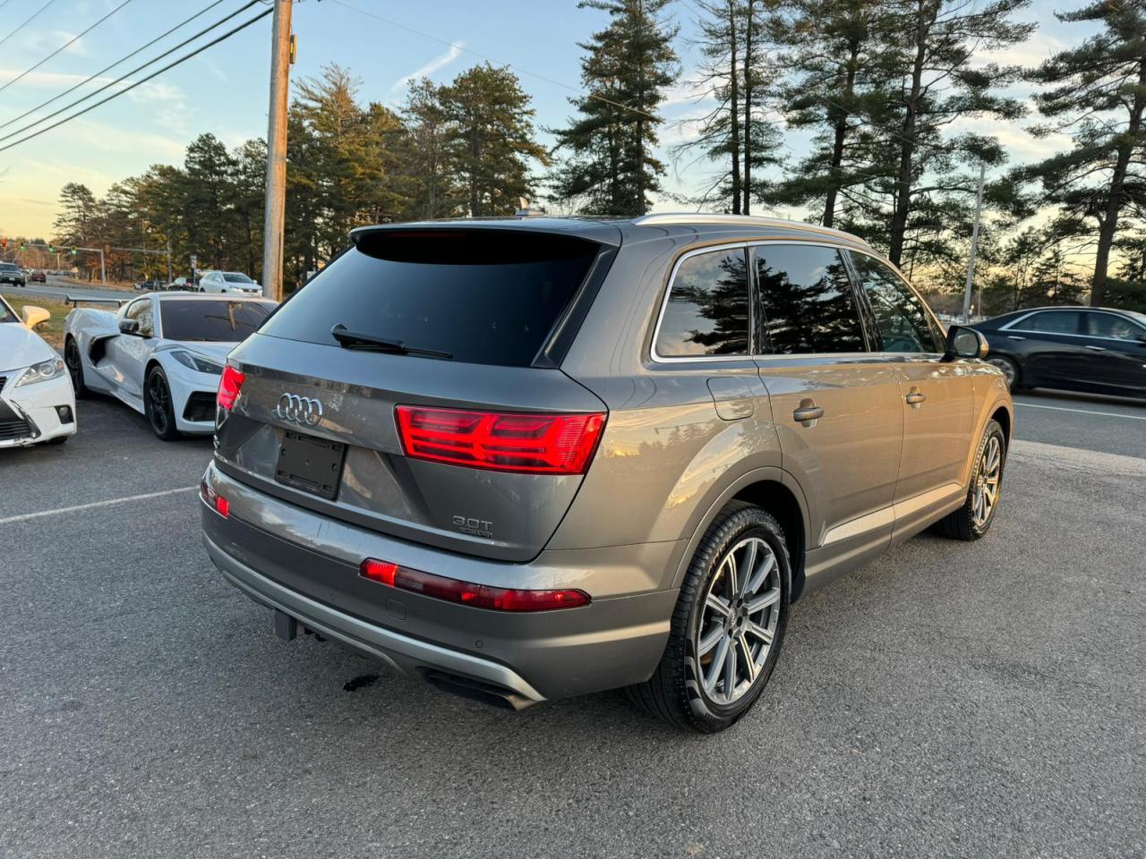 Obraz 3 z Audi Q7 Prestige 2017 z VIN WA1VAAF71HD049882