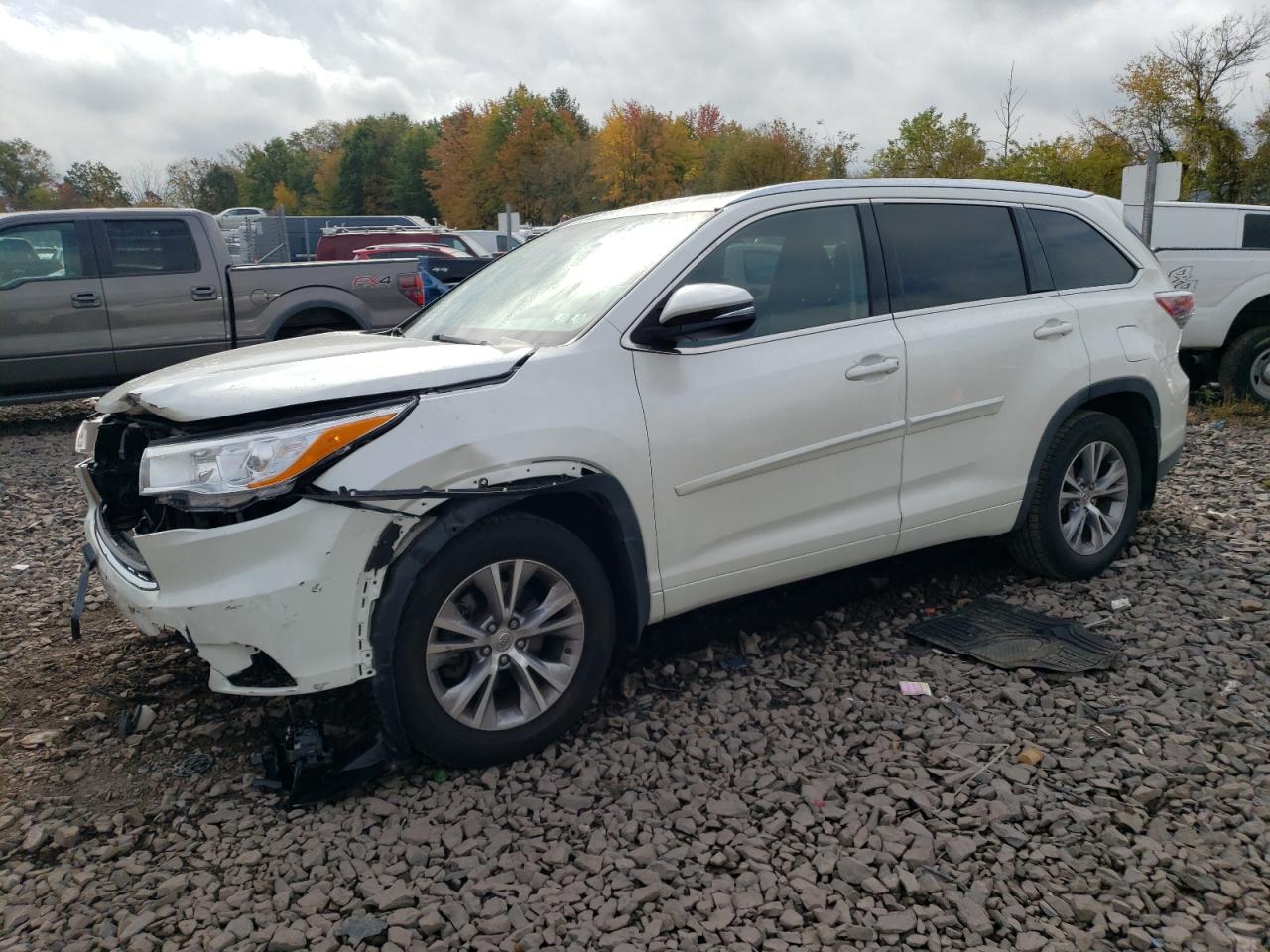 Изображение 1 2015 TOYOTA HIGHLANDER XLE 2015 с VIN 5TDJKRFH5FS211992