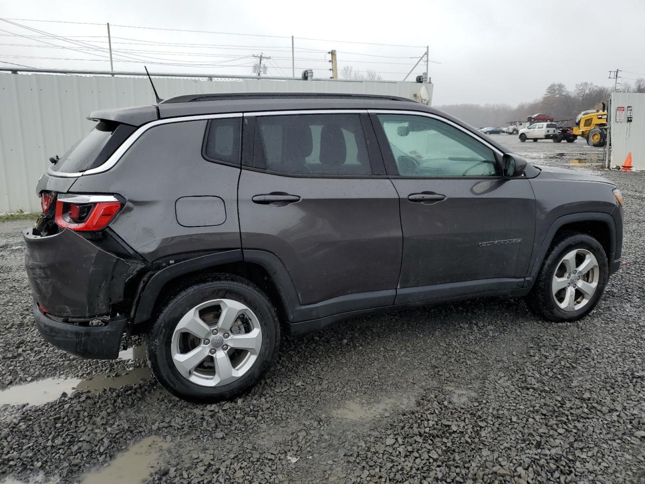 Image 3 of 2018 JEEP COMPASS LATITUDE 2018 with VIN 3C4NJDBB2JT200326