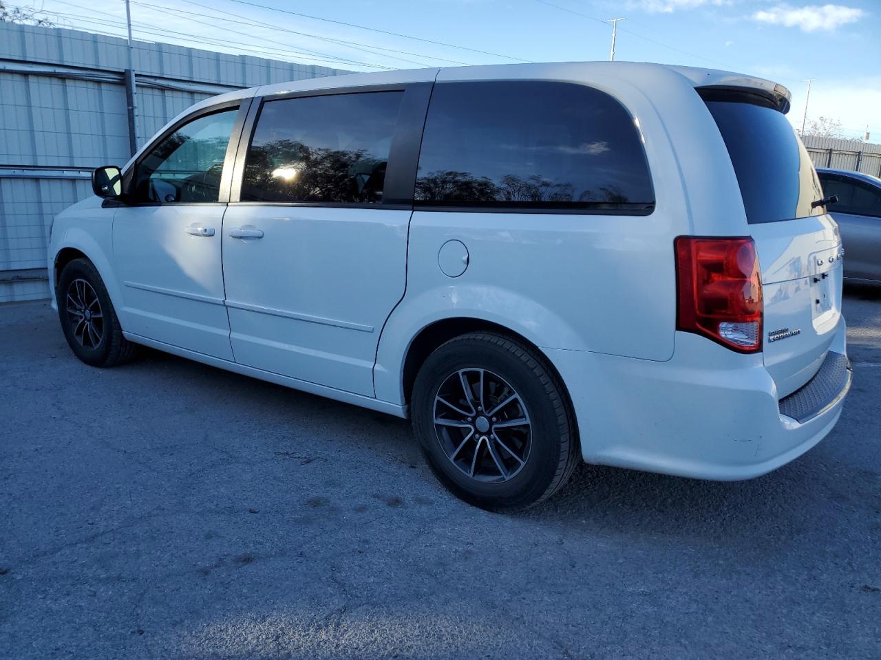 Изображение 2 2015 DODGE GRAND CARAVAN SE 2015 с VIN 2C4RDGBG6FR551076