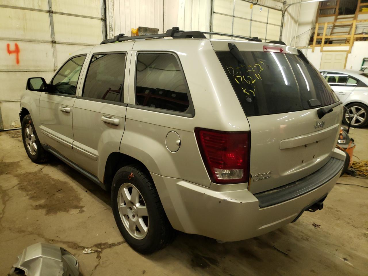 Изображение 2 2010 JEEP GRAND CHEROKEE LAREDO 2010 с VIN 1J4PR4GK0AC101908
