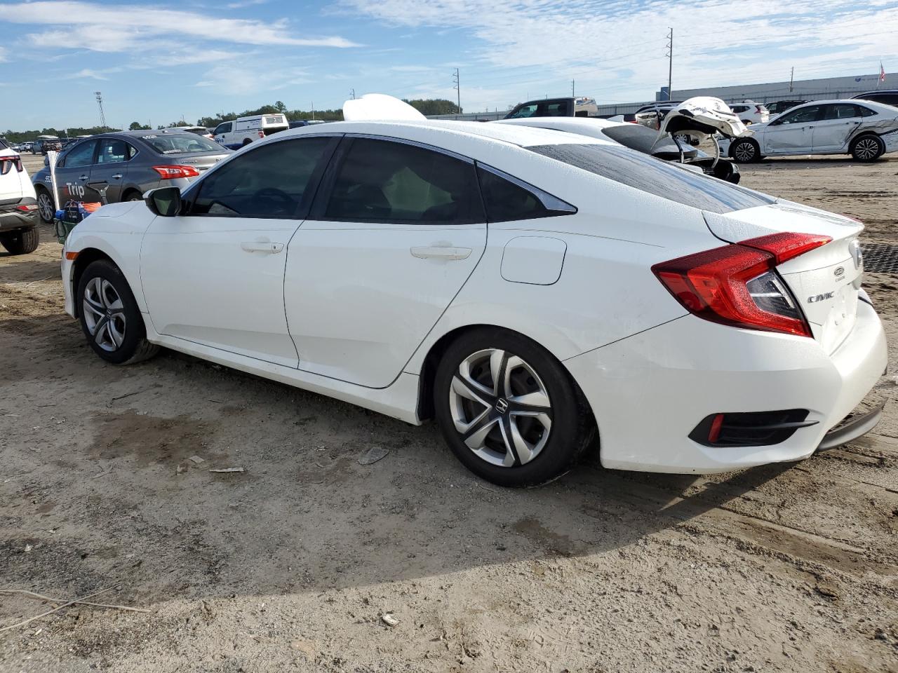 Obraz 2 z 2017 HONDA CIVIC LX 2017 z VIN 19XFC2F54HE027477
