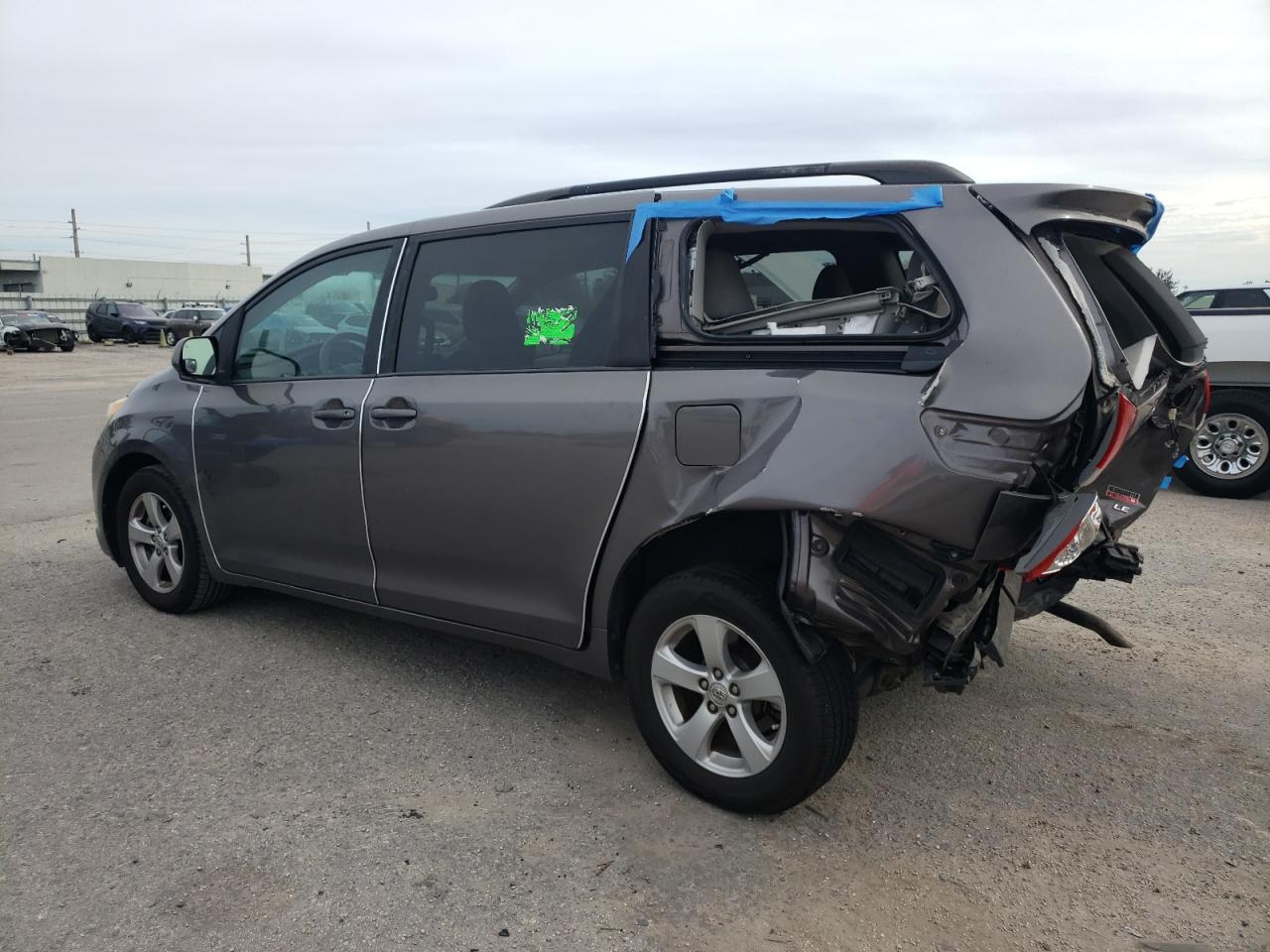 Obraz 2 z 2013 TOYOTA SIENNA LE 2013 z VIN 5TDKK3DC6DS327689