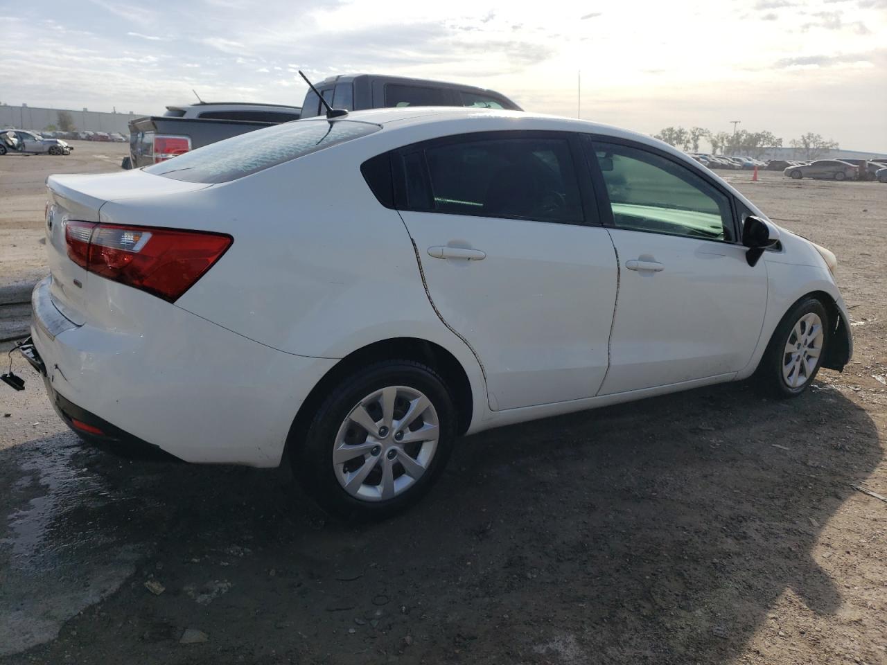 Obraz 3 z 2014 KIA RIO LX 2014 z VIN KNADM4A39E6396467