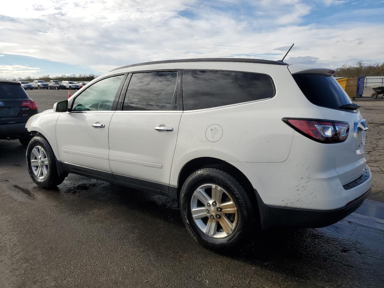Изображение 2 2013 CHEVROLET TRAVERSE LT 2013 с VIN 1GNKRJKD0DJ138357