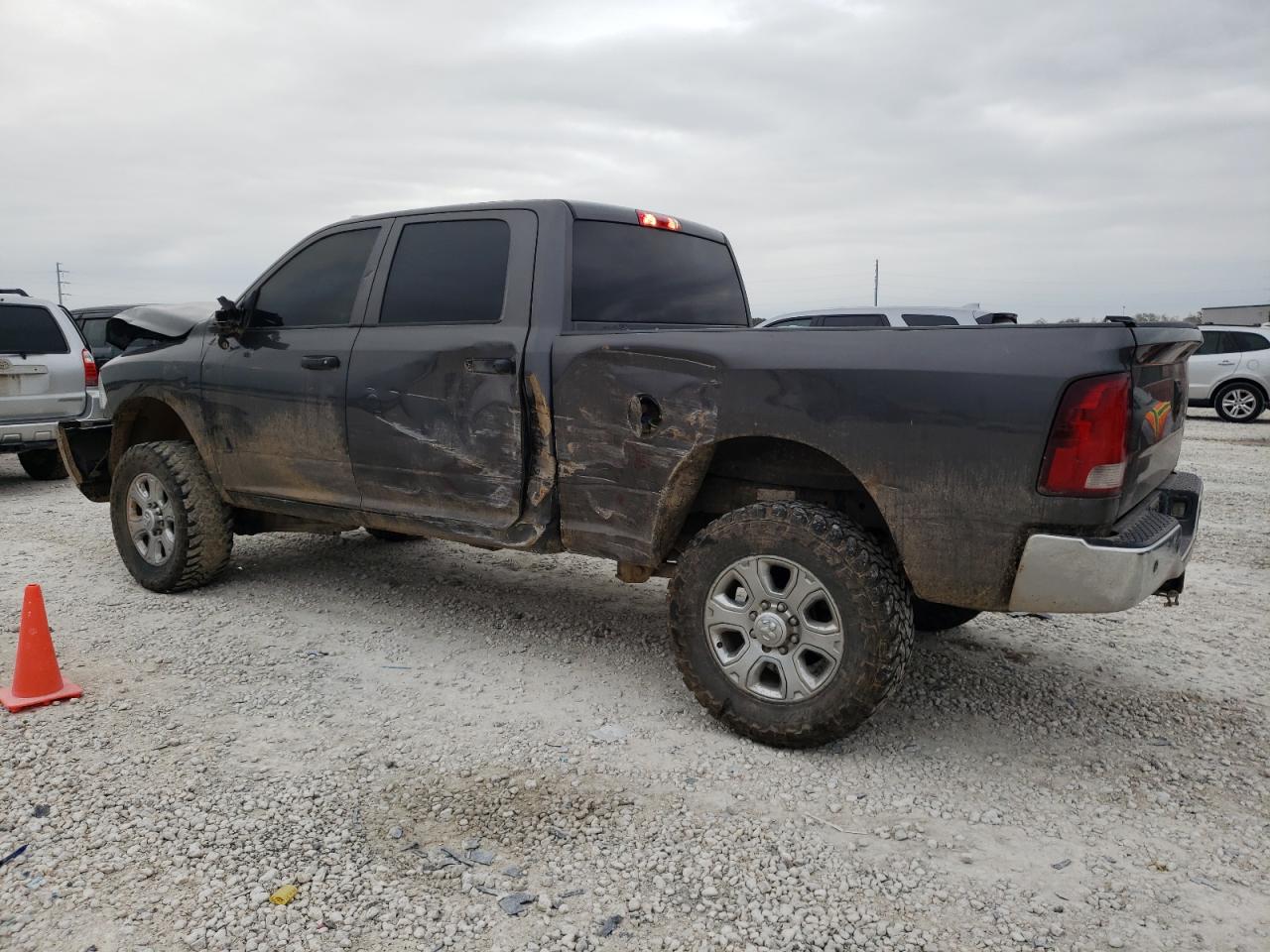 Изображение 2 2018 RAM 2500 ST 2018 с VIN 3C6UR5CL8JG296044