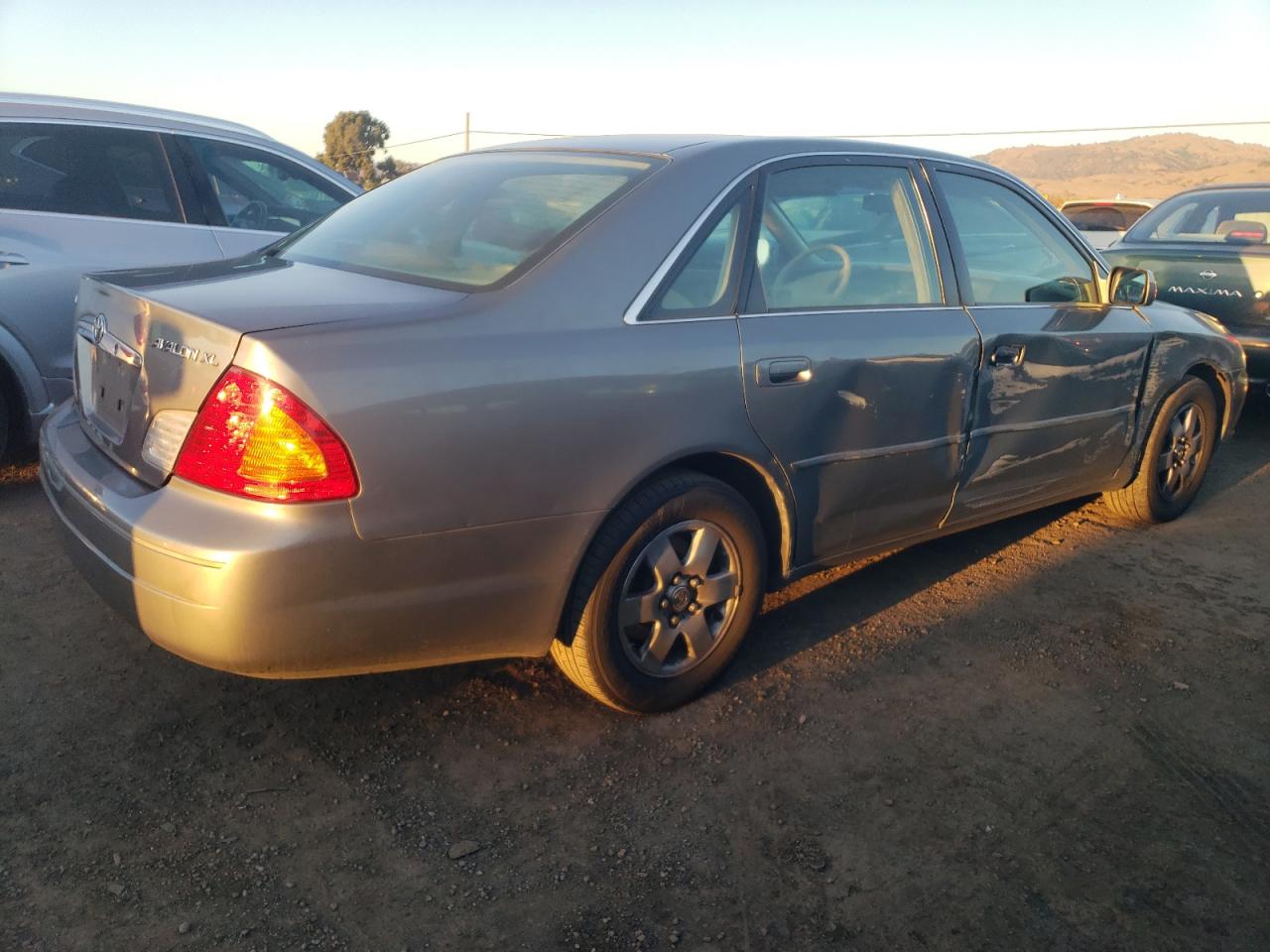 Obraz 3 z 2001 TOYOTA AVALON XL 2001 z VIN 4T1BF28B61U155666