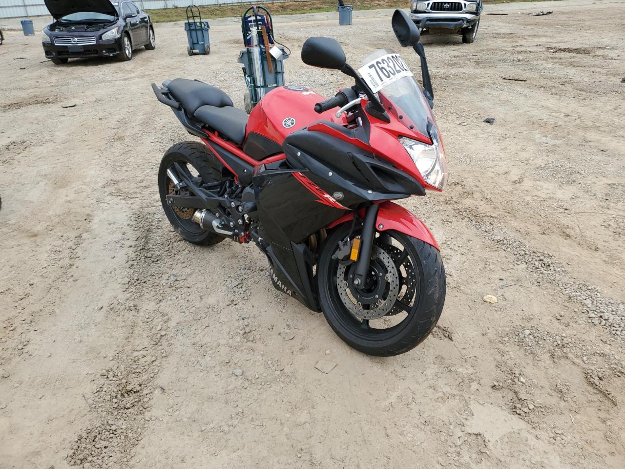 Obraz 1 z 2015 YAMAHA FZ6 R 2015 z VIN JYARJ18E1FA014269