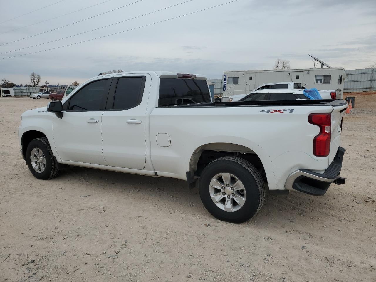 Изображение 2 2020 CHEVROLET SILVERADO K1500 LT 2020 с VIN 1GCRYDED3LZ253364