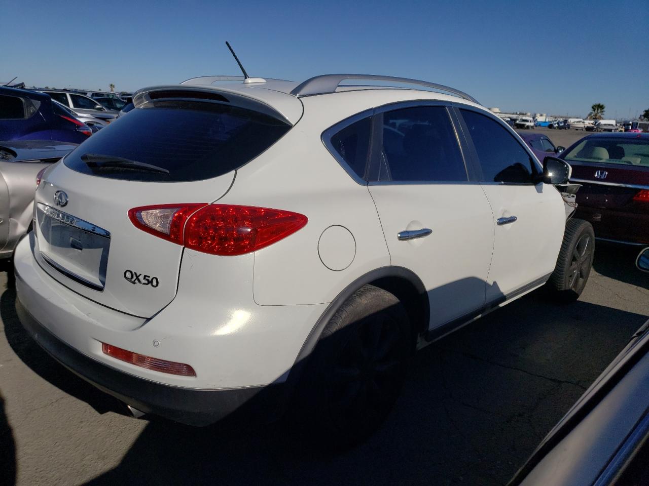 Image 3 of 2014 INFINITI QX50  2014 with VIN JN1BJ0HP7EM210928