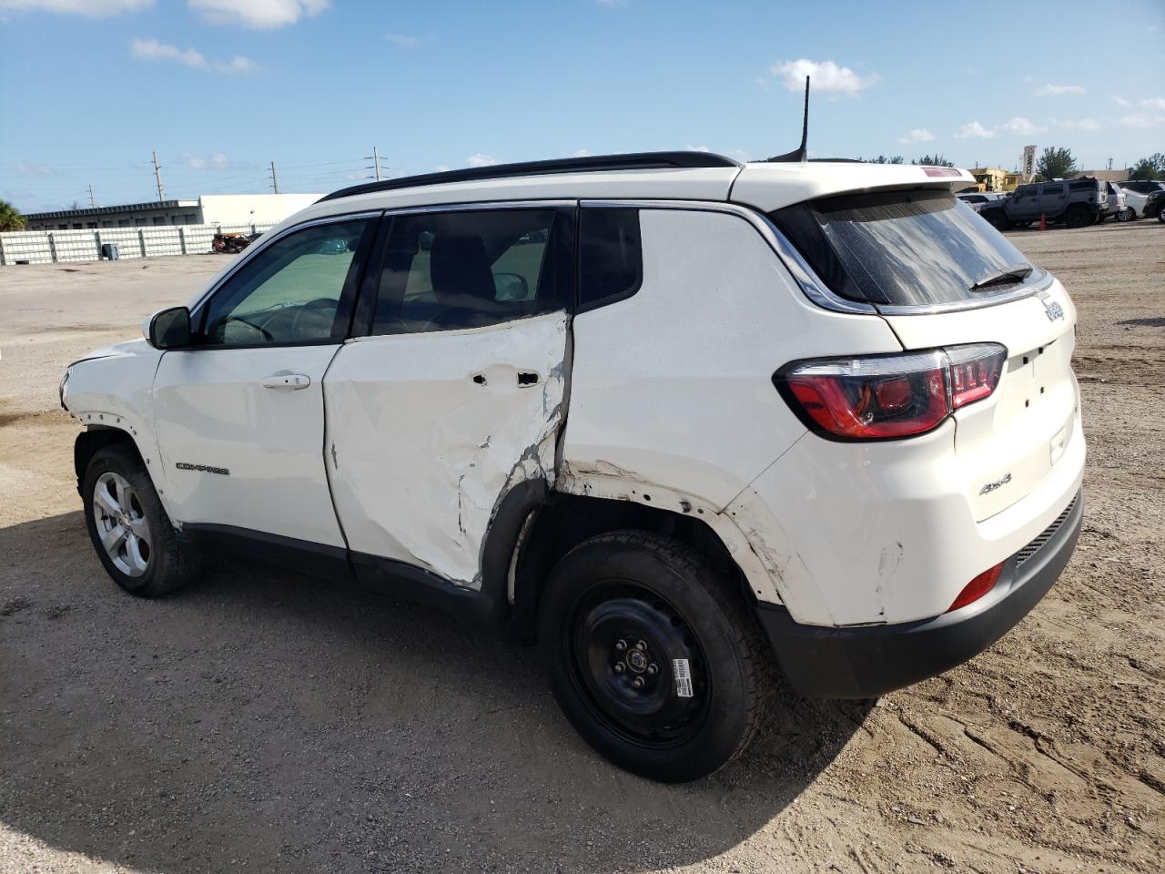 Image 2 of 2019 JEEP COMPASS LATITUDE 2019 with VIN 3C4NJDBBXKT656236