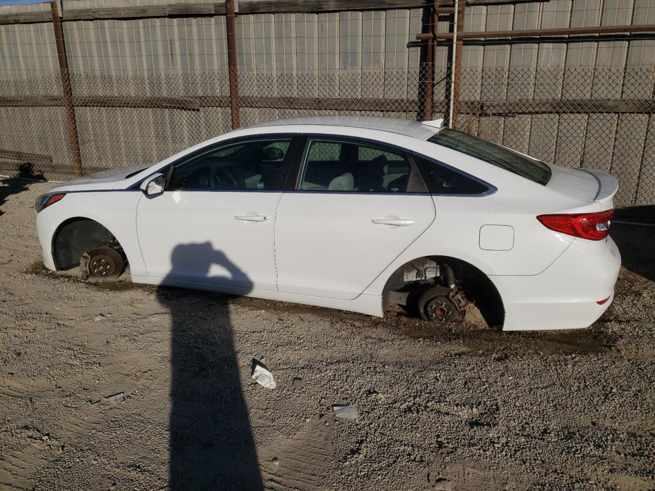 Image 2 of 2015 HYUNDAI SONATA SE 2015 with VIN 5NPE24AF2FH018571