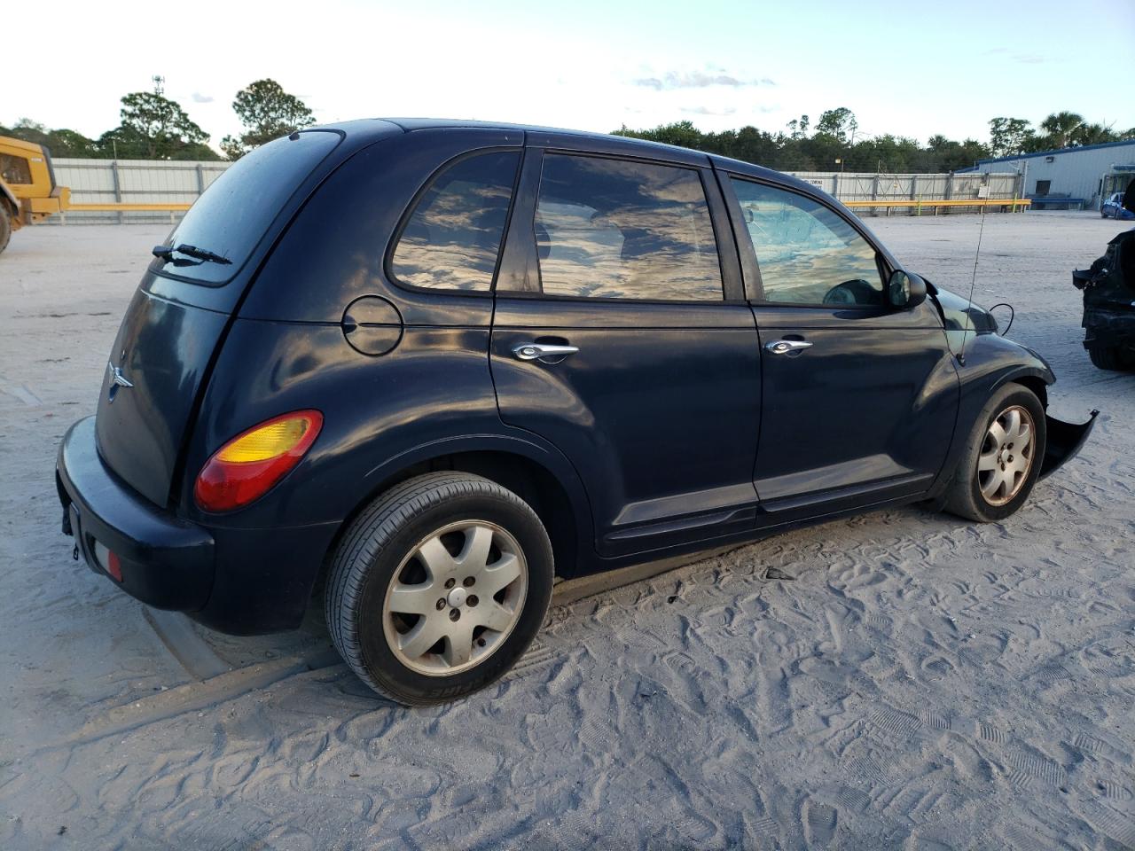 Obraz 3 z 2004 CHRYSLER PT CRUISER TOURING 2004 z VIN 3C4FY58B54T330490