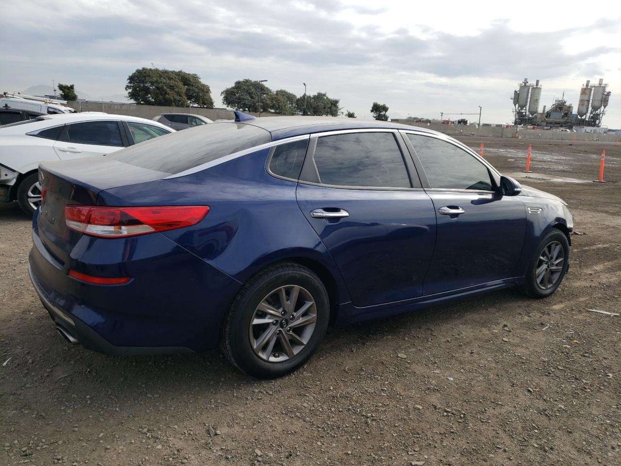 Image 3 of 2020 KIA OPTIMA LX 2020 with VIN 5XXGT4L32LG398088