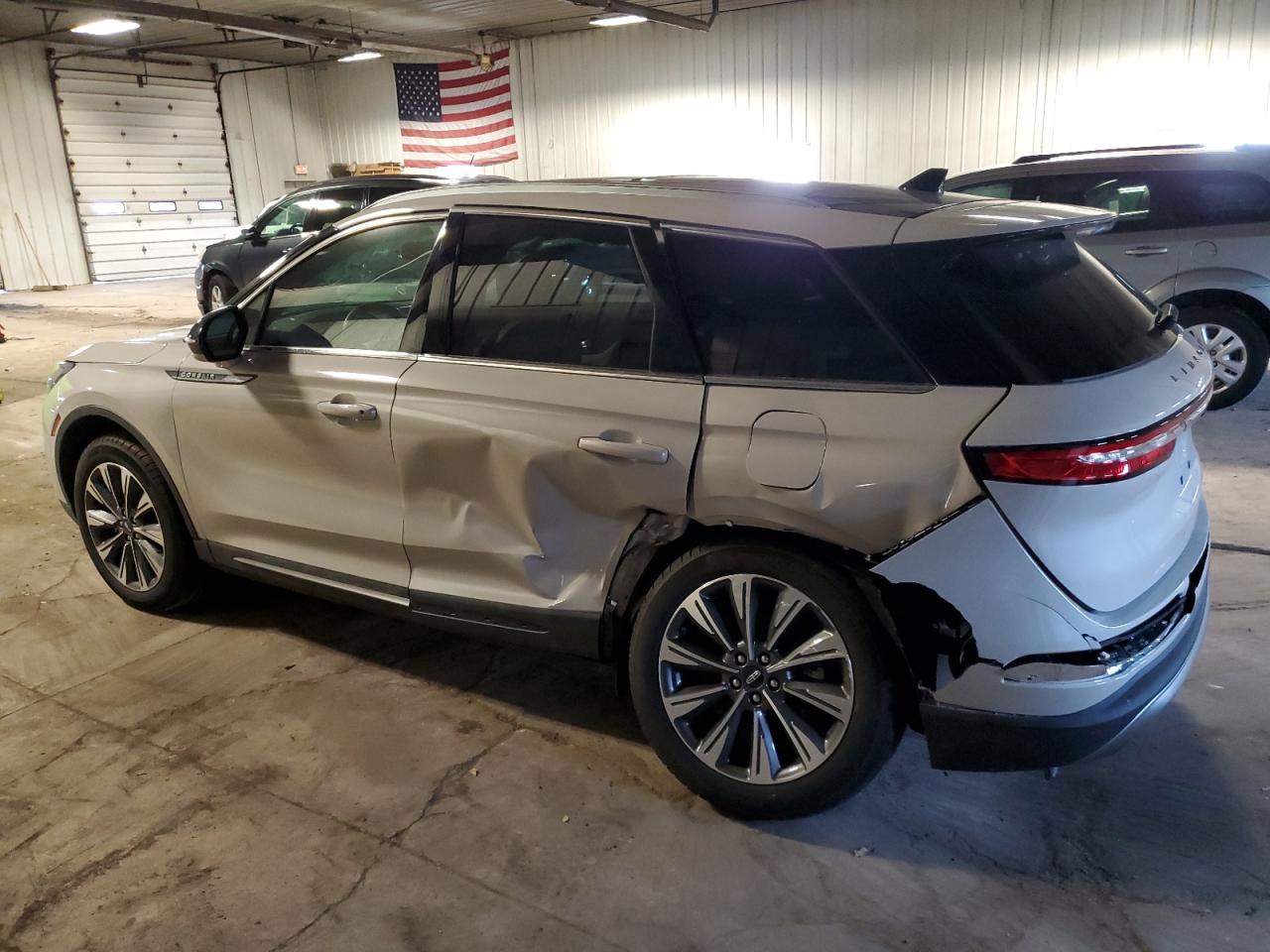 Image 2 of 2022 LINCOLN CORSAIR RESERVE 2022 with VIN 5LMCJ2D92NUL17351