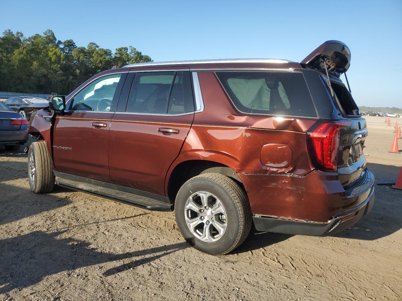 Изображение 2 2022 GMC YUKON SLE 2022 с VIN 1GKS1AKDXNR321529