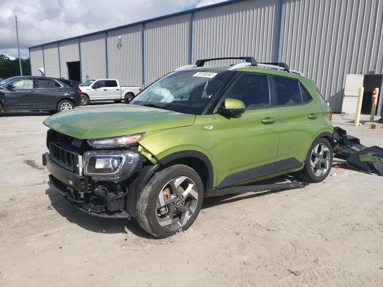 Image 1 of 2022 HYUNDAI VENUE SEL 2022 with VIN KMHRC8A39NU149640