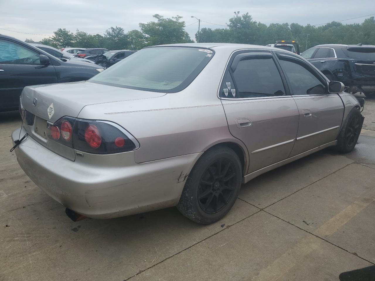 Image 3 of 1998 HONDA ACCORD EX 1998 with VIN 1HGCG1651WA042165