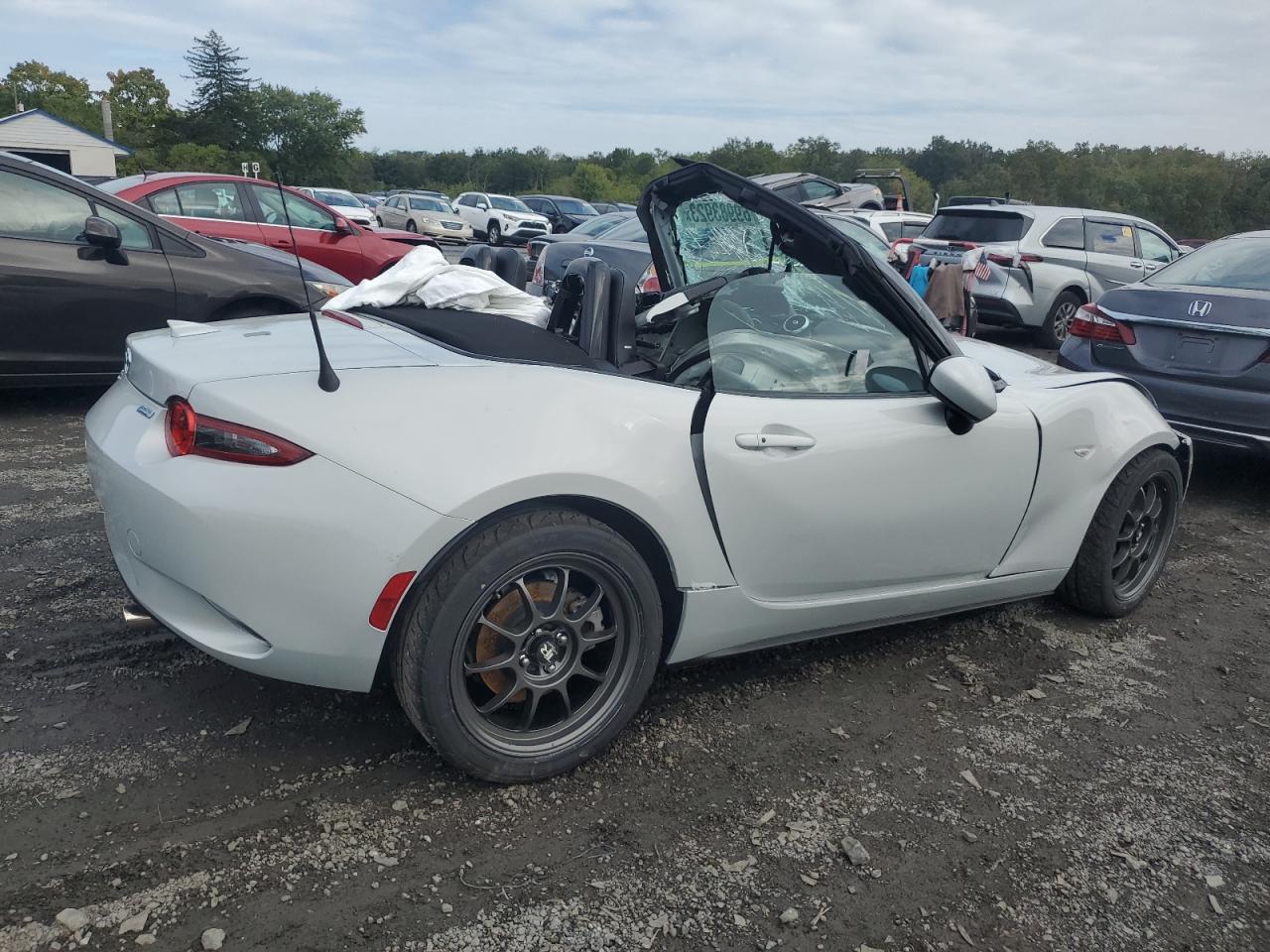 Image 3 of 2019 MAZDA MX-5 MIATA GRAND TOURING 2019 with VIN JM1NDAD7XK0306732