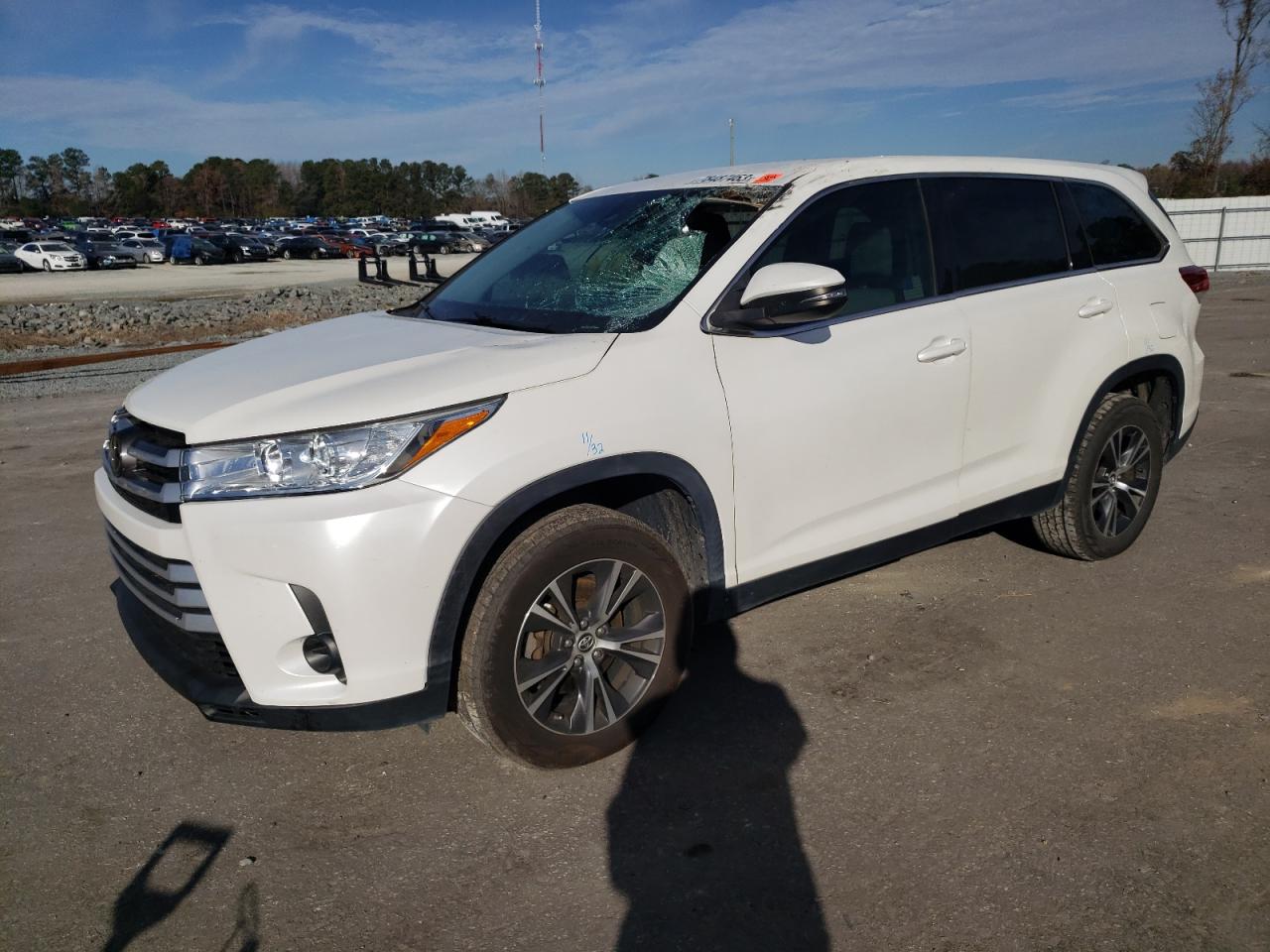 Изображение 1 2019 TOYOTA HIGHLANDER LE 2019 с VIN 5TDZARFH9KS047338