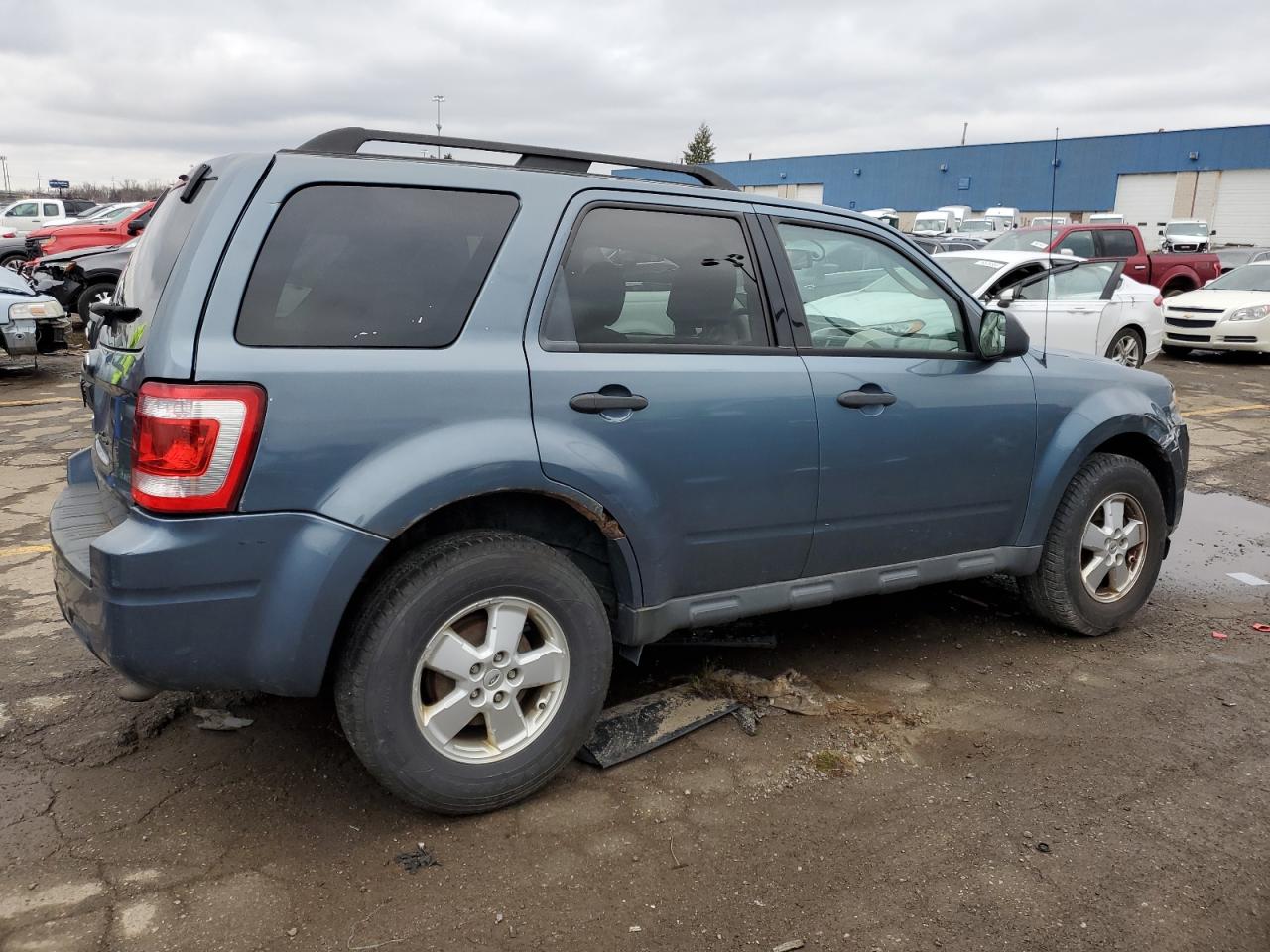 Image 3 of 2010 FORD ESCAPE XLT 2010 with VIN 1FMCU0D74AKD39063