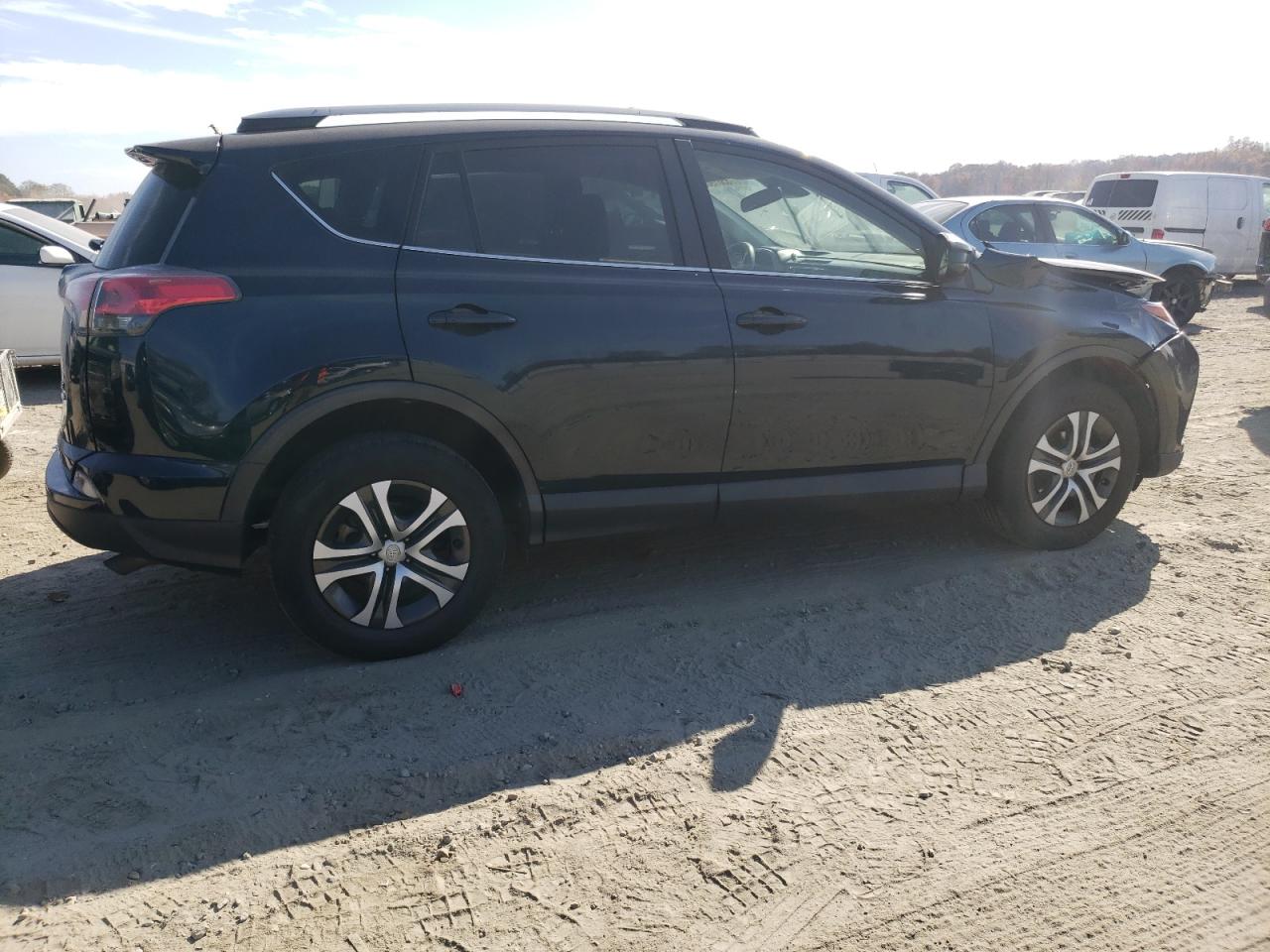 Obraz 3 z 2017 TOYOTA RAV4 LE 2017 z VIN JTMBFREV3HJ167717