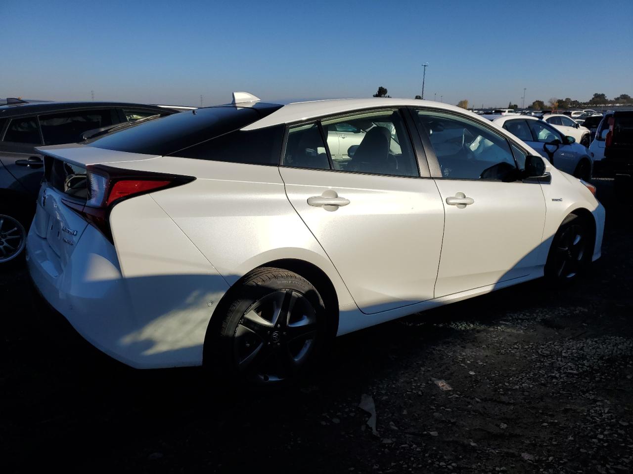 Image 3 of 2019 TOYOTA PRIUS  2019 with VIN JTDKARFU4K3085902