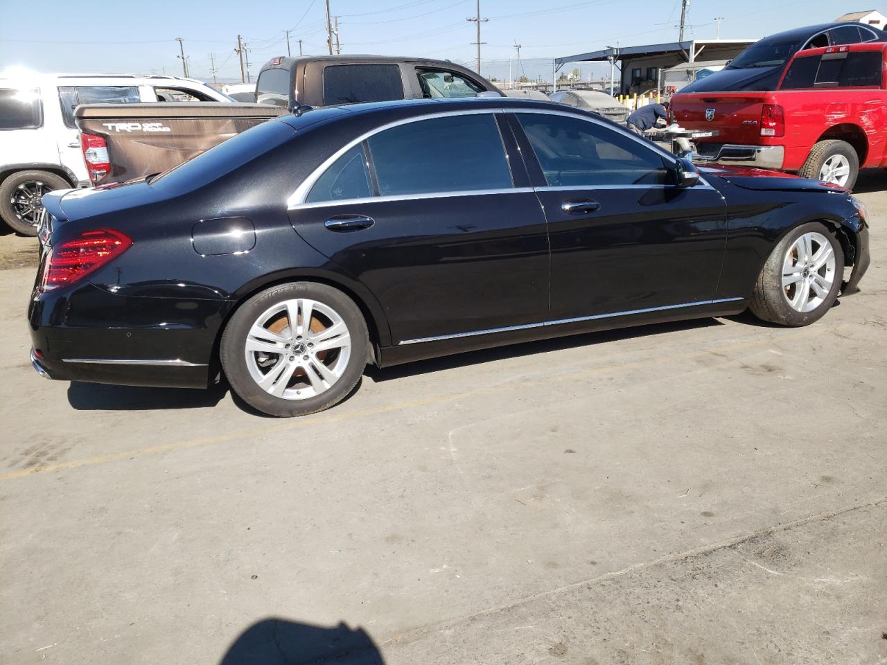 Image 3 of Mercedes-Benz S 560 4Matic 2018 with VIN WDDUG8GBXJA371400