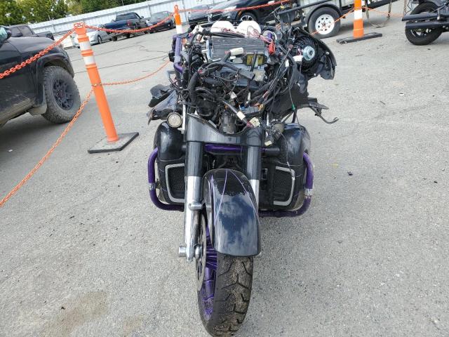 Image 2 of 2017 HARLEY-DAVIDSON FLHXSE CVO STREET GLIDE 2017 with VIN 1HD1PXF34HB959684