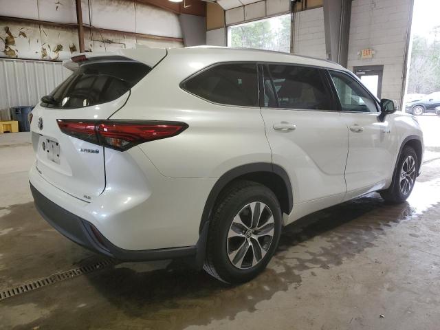 Obraz 3 z 2021 TOYOTA HIGHLANDER HYBRID XLE 2021 z VIN 5TDGBRCH6MS033540