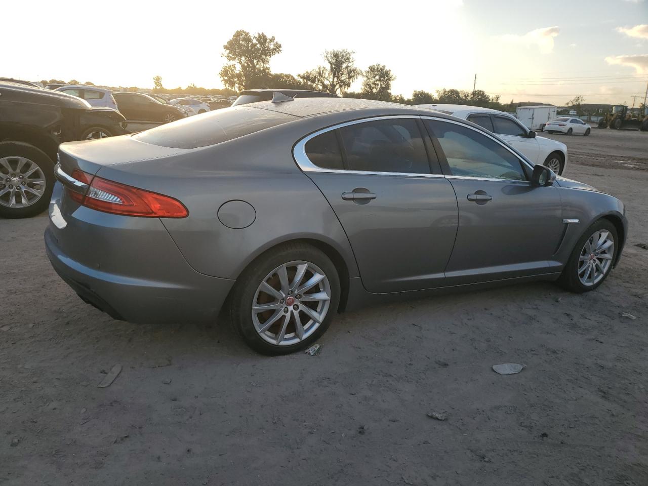 Obraz 3 z 2014 JAGUAR XF  2014 z VIN SAJWA0ES5EPU18135