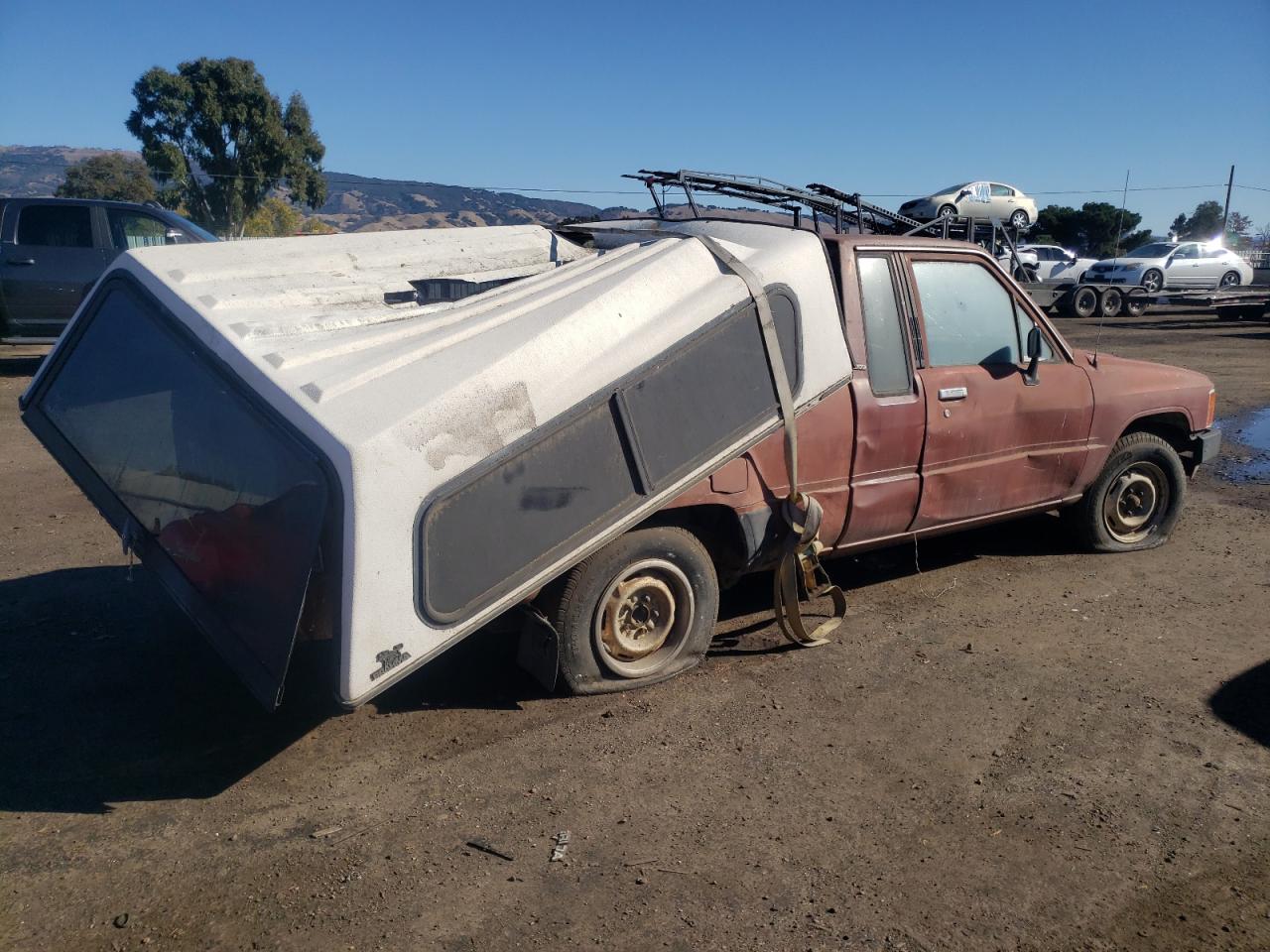 Obraz 3 z 1985 TOYOTA PICKUP XTRACAB RN56 DLX 1985 z VIN JT4RN56D8F0168008