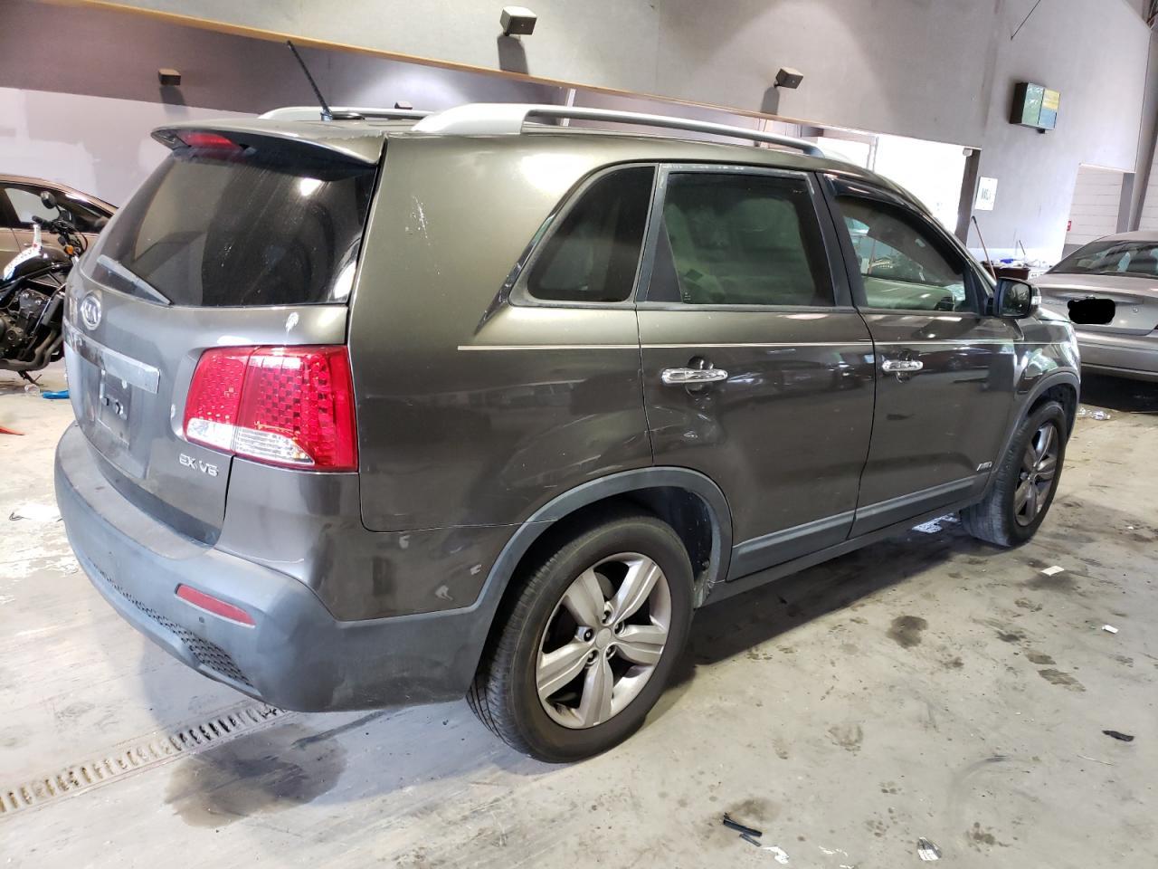Image 3 of 2013 KIA SORENTO EX 2013 with VIN 5XYKUDA20DG362544