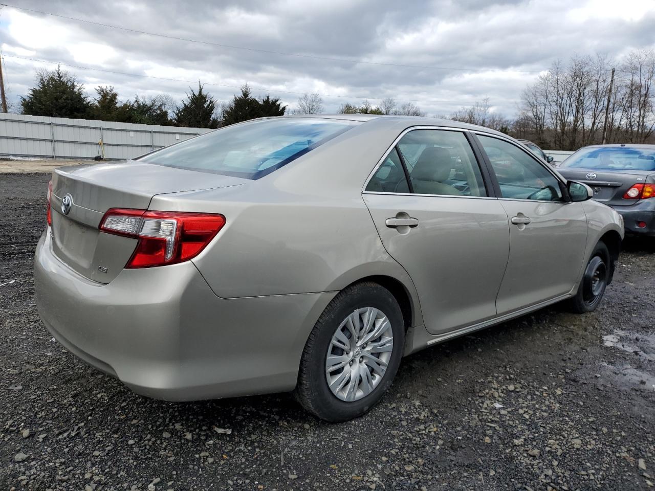 Obraz 3 z 2014 TOYOTA CAMRY L 2014 z VIN 4T4BF1FK2ER413447