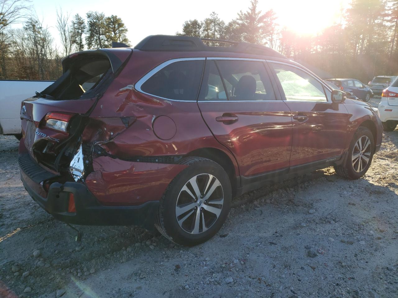 Изображение 3 2018 SUBARU OUTBACK 2.5I LIMITED 2018 с VIN 4S4BSANC4J3332840