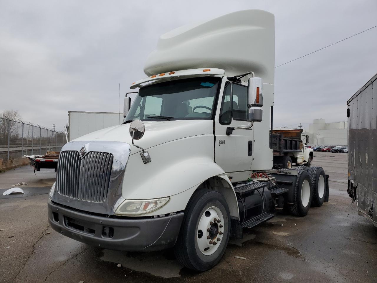 Image 2 of 2007 INTERNATIONAL 8000 8600 2007 with VIN 1HSHXAHR17J394370