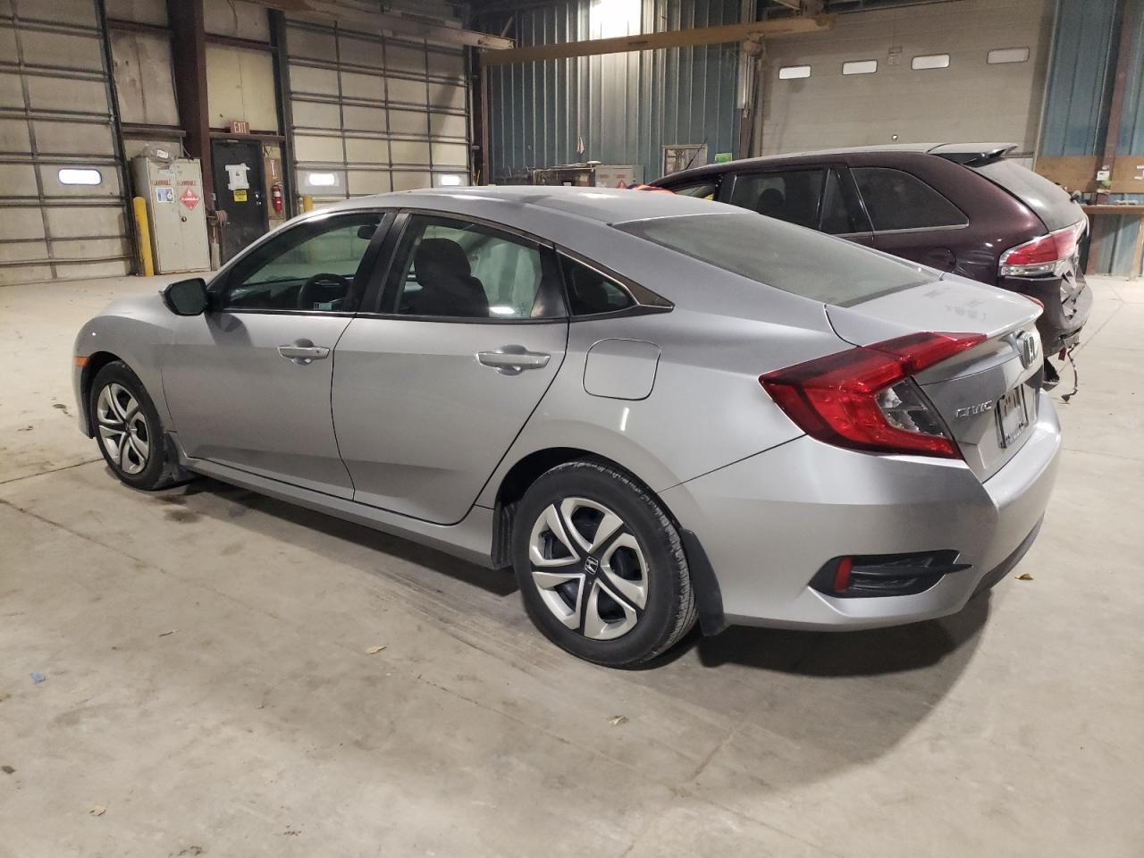 Obraz 2 z 2018 HONDA CIVIC LX 2018 z VIN 19XFC2F56JE040656
