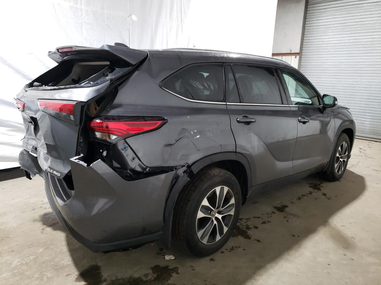 Image 3 of 2021 TOYOTA HIGHLANDER XLE 2021 with VIN 5TDGZRBH1MS067981