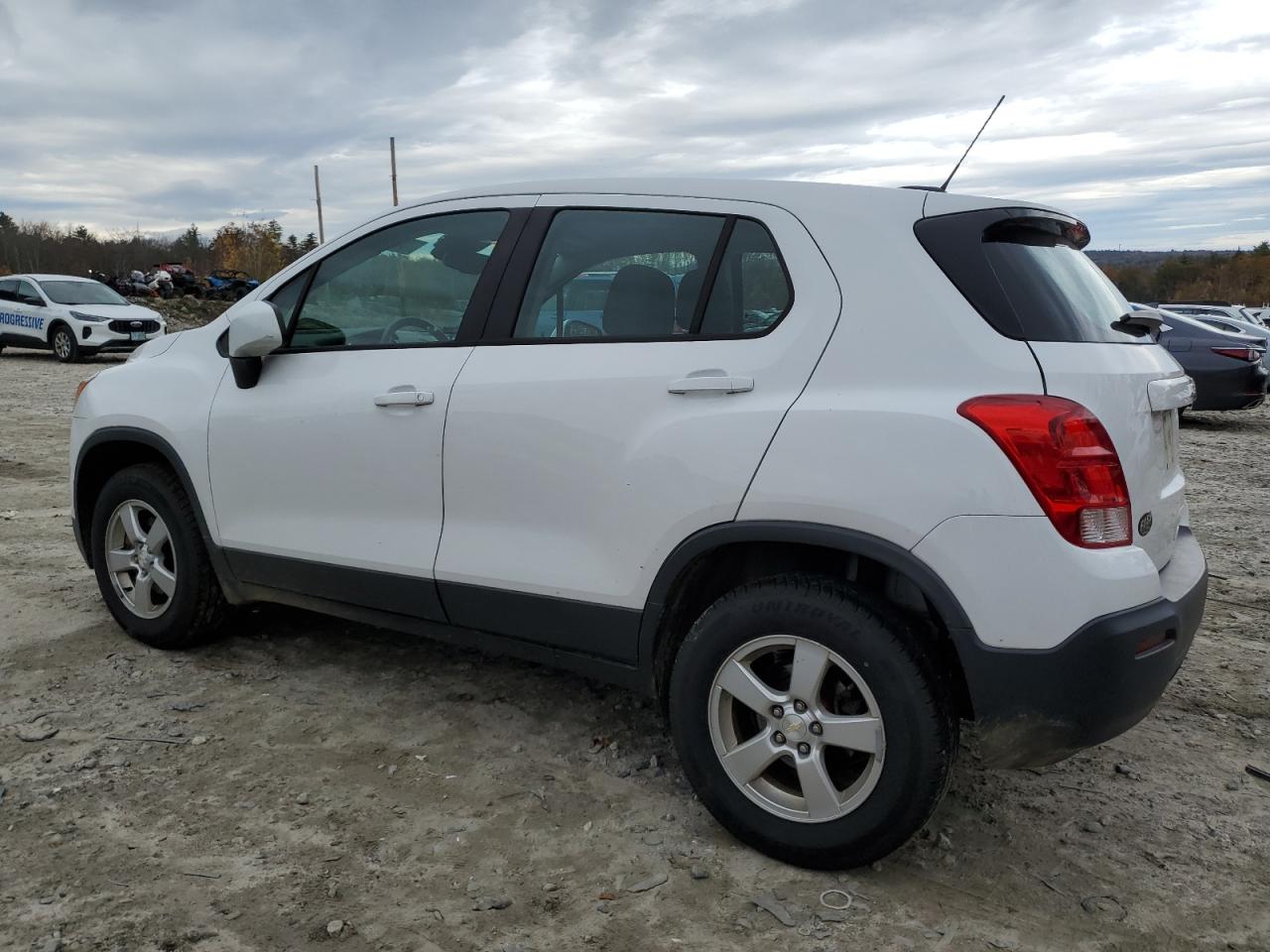 Image 2 of 2016 CHEVROLET TRAX LS 2016 with VIN 3GNCJNSB7GL272510