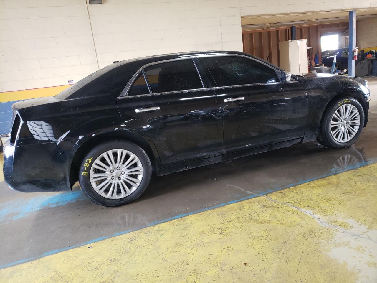 Image 3 of 2014 CHRYSLER 300C  2014 with VIN 2C3CCAKG3EH321395